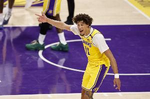 湖人隊記：海斯在續(xù)約的過程中放棄了交易否決權(quán)