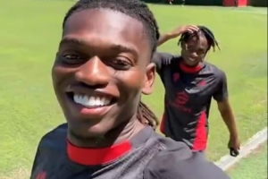 萊奧社媒曬搞怪視頻與丘庫埃澤一起唱歌：活到極致