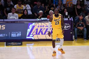 ??Skip：詹姆斯現(xiàn)在根本不在乎冠軍 只想在常規(guī)賽刷刷數(shù)據(jù)