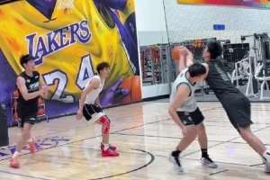 越來越全面！陳國豪曬美國特訓(xùn)視頻 運(yùn)球正在進(jìn)步