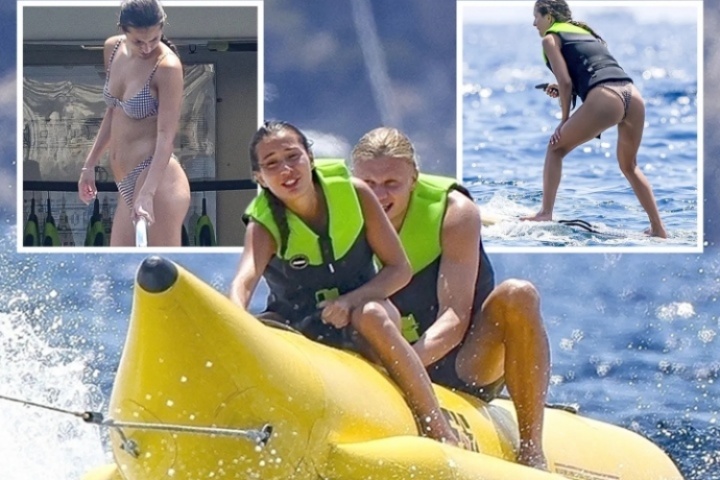大香蕉??哈蘭德與女友海灘浪漫度假，同乘香蕉船海上沖浪??