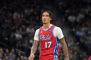 菜！席菲諾半場3投0中一分未得 出現(xiàn)3犯規(guī)&正負值-21