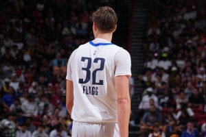 俠記：文班夏聯首秀13中2 KD17中5 庫里14中4 弗拉格會沒事的