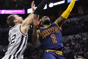 厄爾-克拉克：我認(rèn)為歐文被誤解了 他喜歡按自己的節(jié)奏做事??