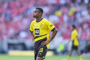 穆科科：前幾年經(jīng)歷過了巔峰與低谷，現(xiàn)在會對各種評價(jià)一笑置之