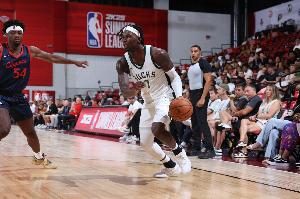 效率相當可以！利文斯頓12中7&三分6中3得18分3板2助