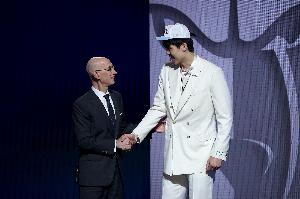 胡衛(wèi)東：希望楊瀚森在NBA快速成長&為國爭光 這能激勵國內年輕人