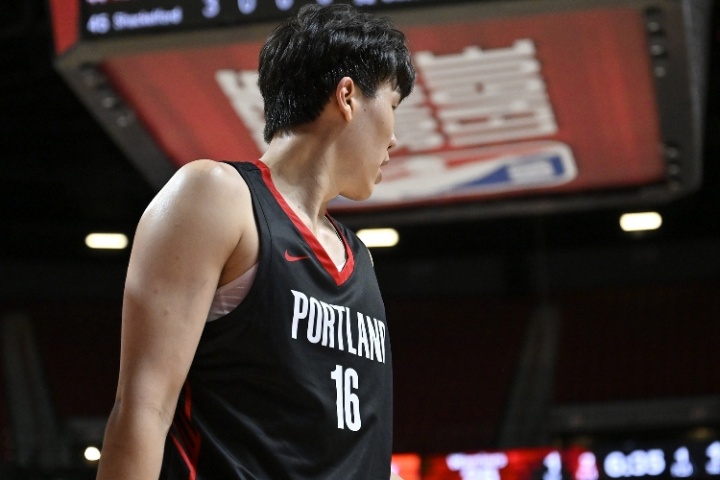 媒體人：驚艷的不是楊瀚森的三分/妙傳 而是誤判后全場爆發(fā)的噓聲