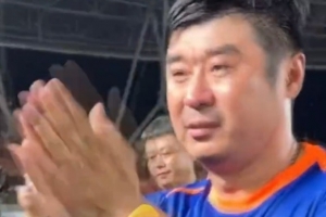 專注于執(zhí)教泰山一隊？泰山B隊賽后韓鵬與隊員告別，并一度哽咽