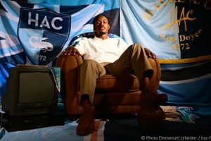 官方：勒阿弗爾簽下24歲瑞士前鋒曼比比，球員將身披10號(hào)球衣