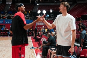 為高中隊友助威！弗拉格觀戰(zhàn)老鷹夏聯(lián)首秀