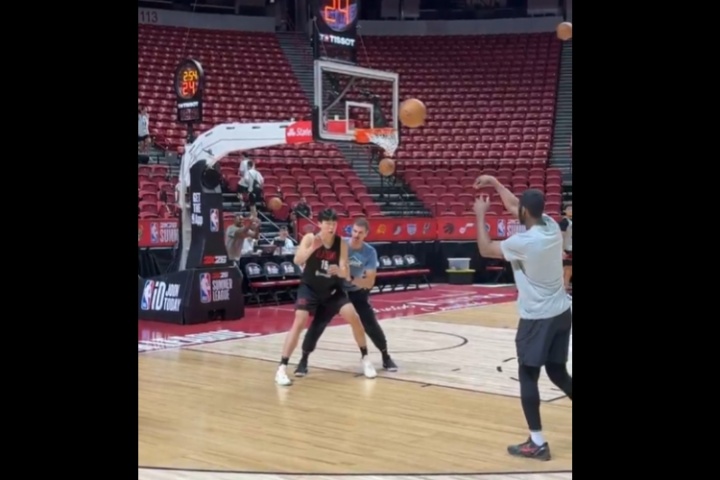 ??首秀馬上開始！斯普利特繼續(xù)為楊瀚森打磨低位腳步細節(jié)