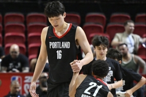 媒體人：楊瀚森在場時(shí)有體系 他不在時(shí)像臨時(shí)拼湊5個(gè)哥們來打野球