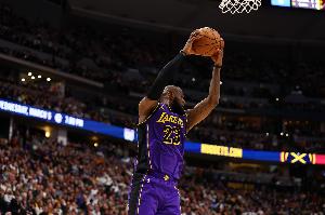 詹寧斯：老詹是NBA歷史唯一橫行霸道&帶兒子進(jìn)NBA的人 真正的黑幫