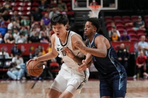 麥穗豐：今天楊瀚森成對(duì)手“重點(diǎn)人” 夏聯(lián)多碰困難總比常規(guī)賽好