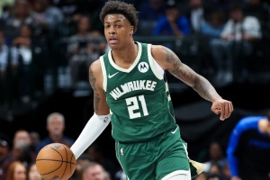 點(diǎn)燃出品！泰勒-史密斯12投僅2中拿到4分 三分9中0