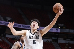 孔德昕：看楊瀚森體能不夠應(yīng)對(duì)比賽很有意思 很考驗(yàn)韌性和本能