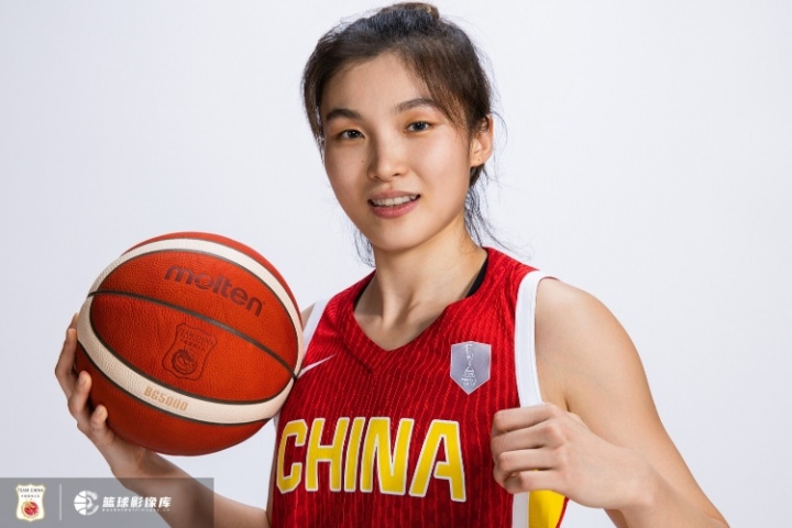 游刃有余！中國(guó)女籃半場(chǎng)領(lǐng)先印尼女籃29分 翟若云9分&張子宇7分