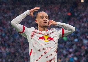 記者：西蒙斯在球隊(duì)困難時(shí)沒有亮眼表現(xiàn)，去拜仁他不一定能踢主力