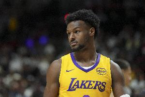 單核！湖人VS鵜鶘首發(fā)：布朗尼 斯威德 貝茲利 科洛克 斯圖爾德