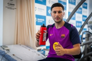 官宣在即！巴薩曬出19歲邊鋒巴德吉體檢照片