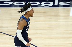 主要得分點(diǎn)！小香農(nóng)19中8拿到全場(chǎng)最高24分 另有7板3助&0失誤