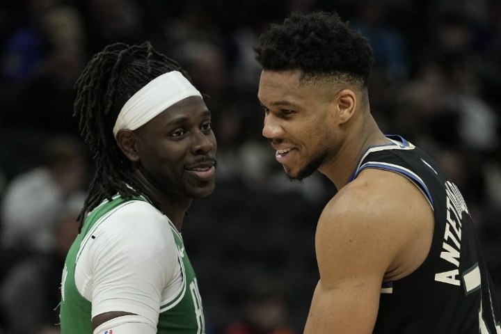 還愛(ài)著朱哥！鹿媒稱砸腿助攻前所未見(jiàn)！字母哥：霍勒迪經(jīng)常這么干