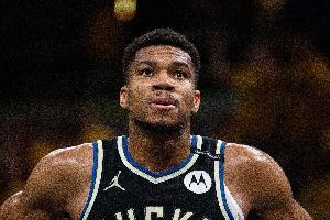 雄鹿總裁談字母哥：那些流言有點(diǎn)好笑 我們關(guān)系很好&期待新賽季