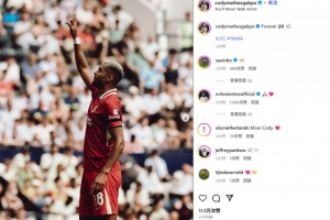 永不獨(dú)行！加克波社媒曬破門后單手指天照紀(jì)念若塔：永遠(yuǎn)的20號(hào)