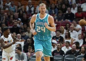 有點(diǎn)小策應(yīng)！官宣：黃蜂正式簽下中鋒梅森-普拉姆利