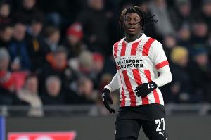 記者：巴卡約科不會(huì)參加PSV訓(xùn)練營(yíng)&即將轉(zhuǎn)會(huì) 勒沃庫(kù)森領(lǐng)跑爭(zhēng)奪戰(zhàn)