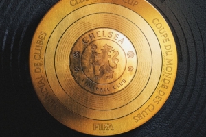 冠軍榮耀！世俱杯官方社媒曬金色切爾西隊(duì)徽