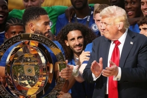 問(wèn)鼎世俱杯！里斯-詹姆斯社媒曬捧杯照片，特朗普入鏡