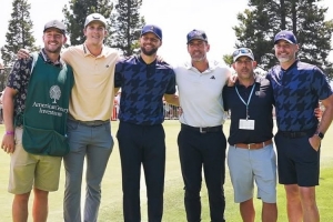 ????庫里曬參加塔霍湖高爾夫名人賽動態(tài)：感謝整個周末的愛