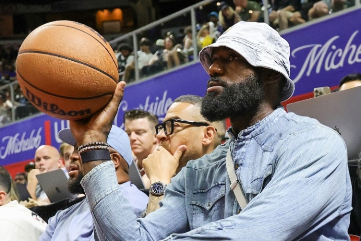 美記：高管認(rèn)為詹姆斯去向懸念將籠罩今夏 補(bǔ)強(qiáng)不力或致其逼宮離隊