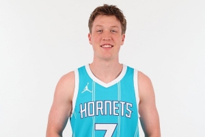 兩雙到手！4號秀克尼佩爾10中5拿到16分10板4助 三分5中3