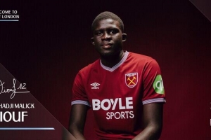 官方：西漢姆簽下20歲左后衛(wèi)迪烏夫 據(jù)悉轉(zhuǎn)會(huì)費(fèi)2200萬(wàn)歐+浮動(dòng)