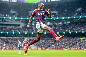 記者：紐卡已退出?；倏藸帄Z戰(zhàn)，現(xiàn)在他們有信心留住伊薩克