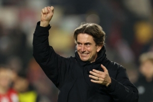 TA：英超“手榴彈”戰(zhàn)術(shù)比率逐年升高；小蜜蜂63%界外球擲入禁區(qū)