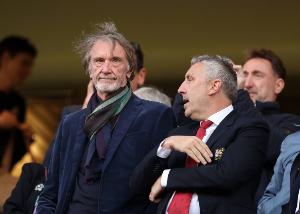 曼聯(lián)冰島會談推進姆貝莫交易，內(nèi)部有人不同意強硬對待離隊五人組