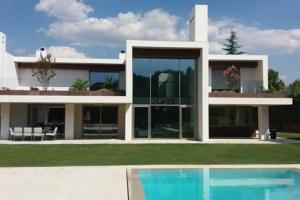 機(jī)密報(bào)：庫(kù)爾圖瓦以450萬(wàn)歐出售豪宅，隨后購(gòu)置了另一處房產(chǎn)