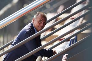 每體：在巴薩無(wú)薪水收入，尤斯特和勝利達(dá)成初步協(xié)議將出任CEO