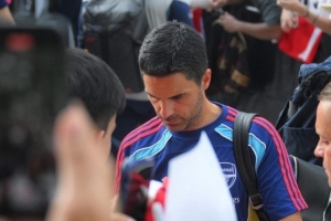 開啟亞洲行！阿森納抵達(dá)新加坡參加季前賽，將對陣米蘭、紐卡