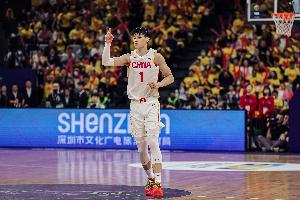 媒體人：男籃多個(gè)位置人員不整 與其被動(dòng)輸球 不如主動(dòng)鍛煉年輕人