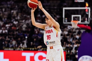 中國女籃上半場三分10中7 羅欣棫5中3&楊力維2中2 韓國女籃10中1