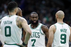 美記：多隊(duì)詢價(jià)布朗&懷特被拒 包括1互換+2首輪換懷特的報(bào)價(jià)