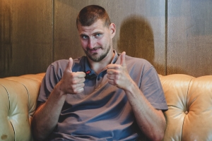 直播吧約基奇中國行專訪：喜歡約老師這個(gè)昵稱 與361°合作很愉快