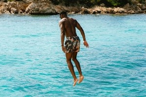 景色太美了??八村塁曬暢游意大利撒丁島美照：帶我回去