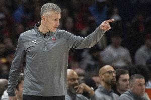 提前續(xù)約！多諾萬執(zhí)教公牛195勝205負 5年季后賽合計1勝4負