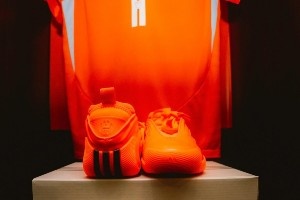 老板身份上線！哈登為休斯頓迪納摩球員送上球隊同款配色哈登戰(zhàn)靴